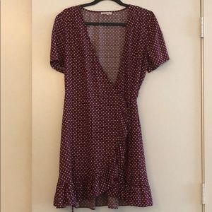 COTTON CANDY LA Short-sleeved maroon wrap dress.